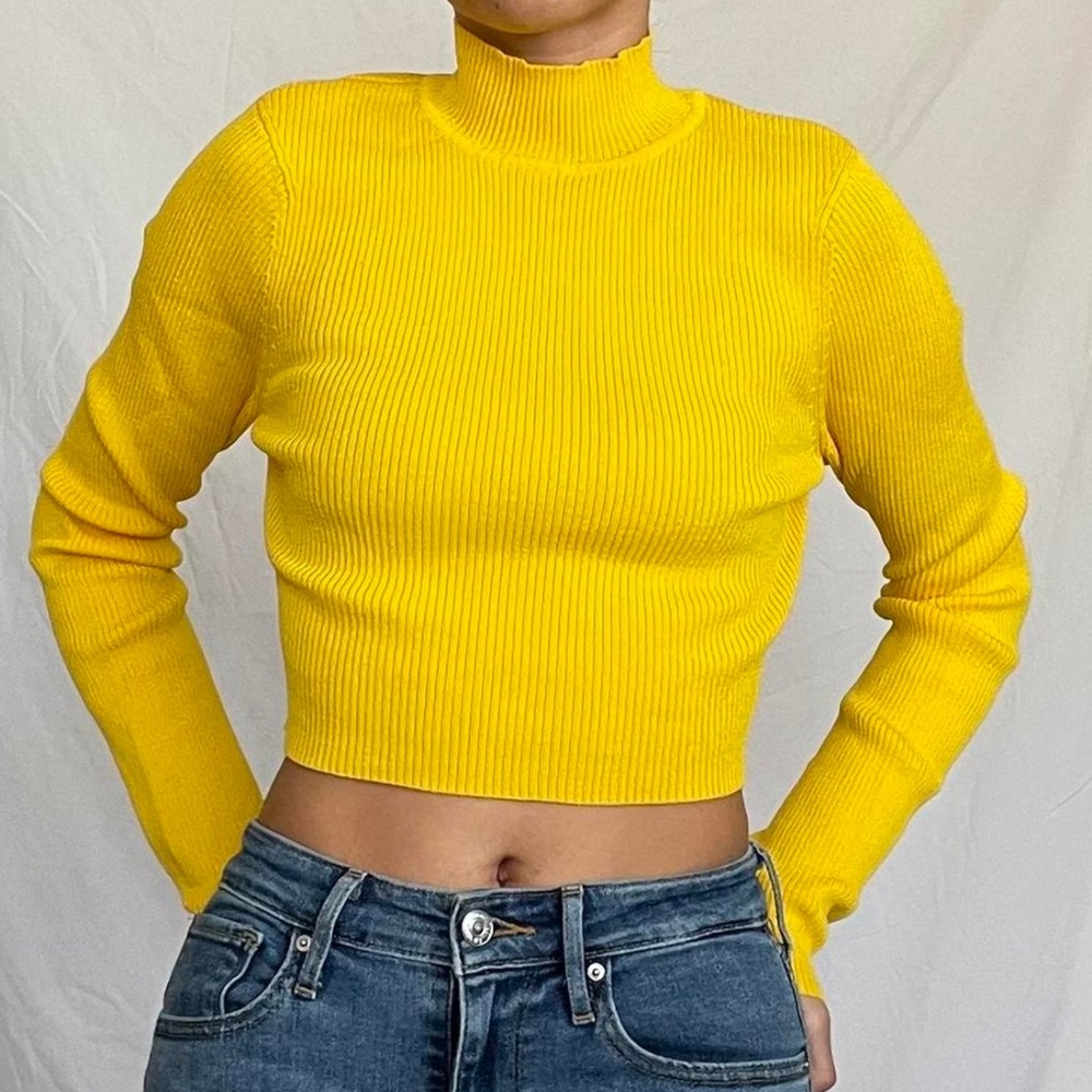 YELLOW CROPPED MOCK NECK SWEATER